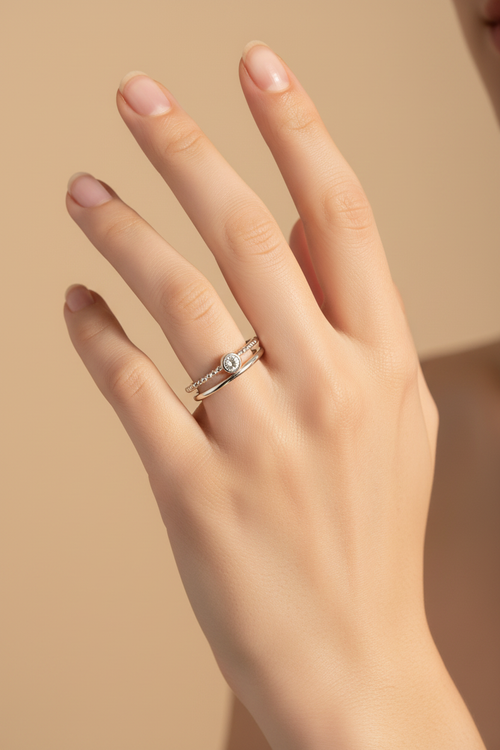 Bague double anneau - portée à la main