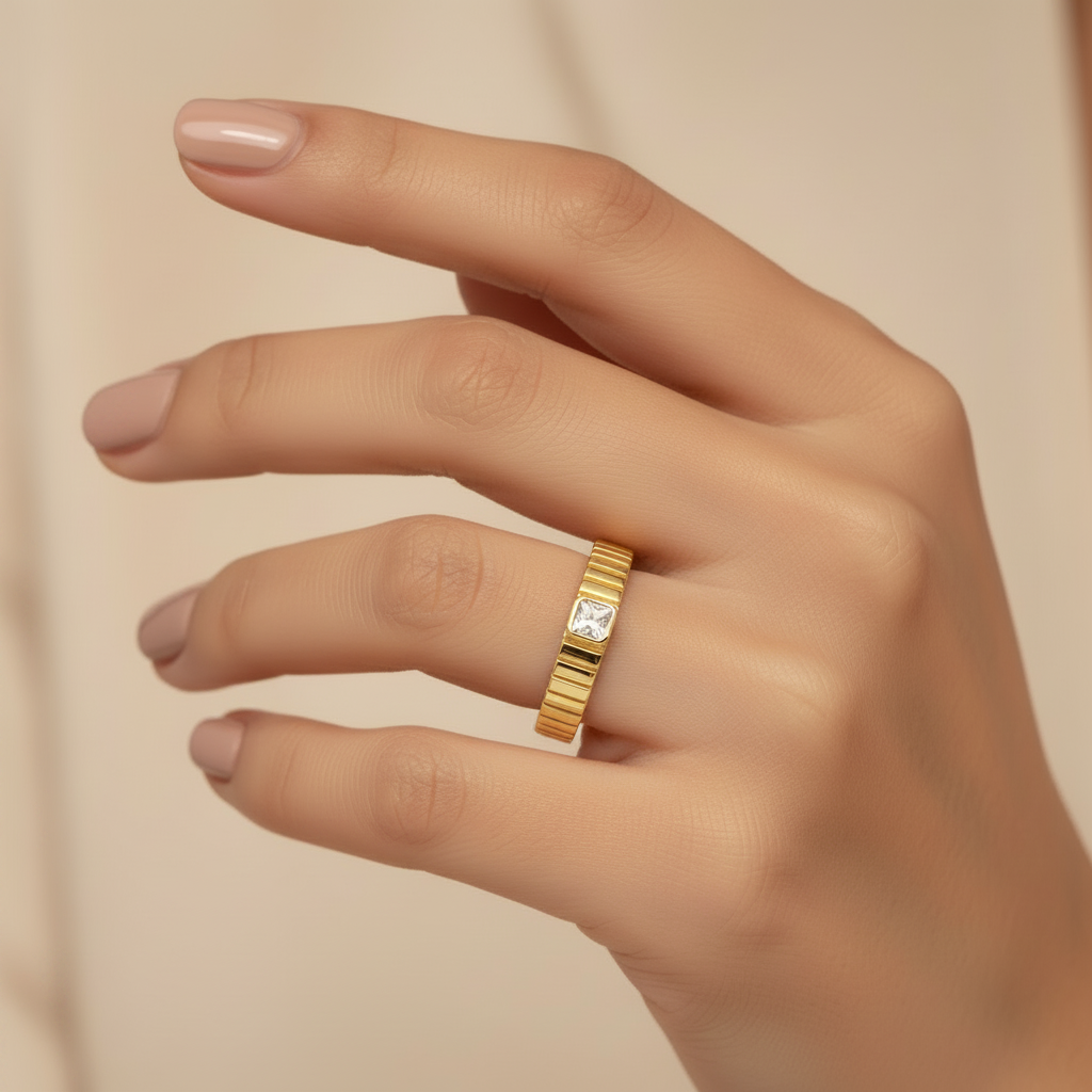 Bague portée - ajustée plus grande