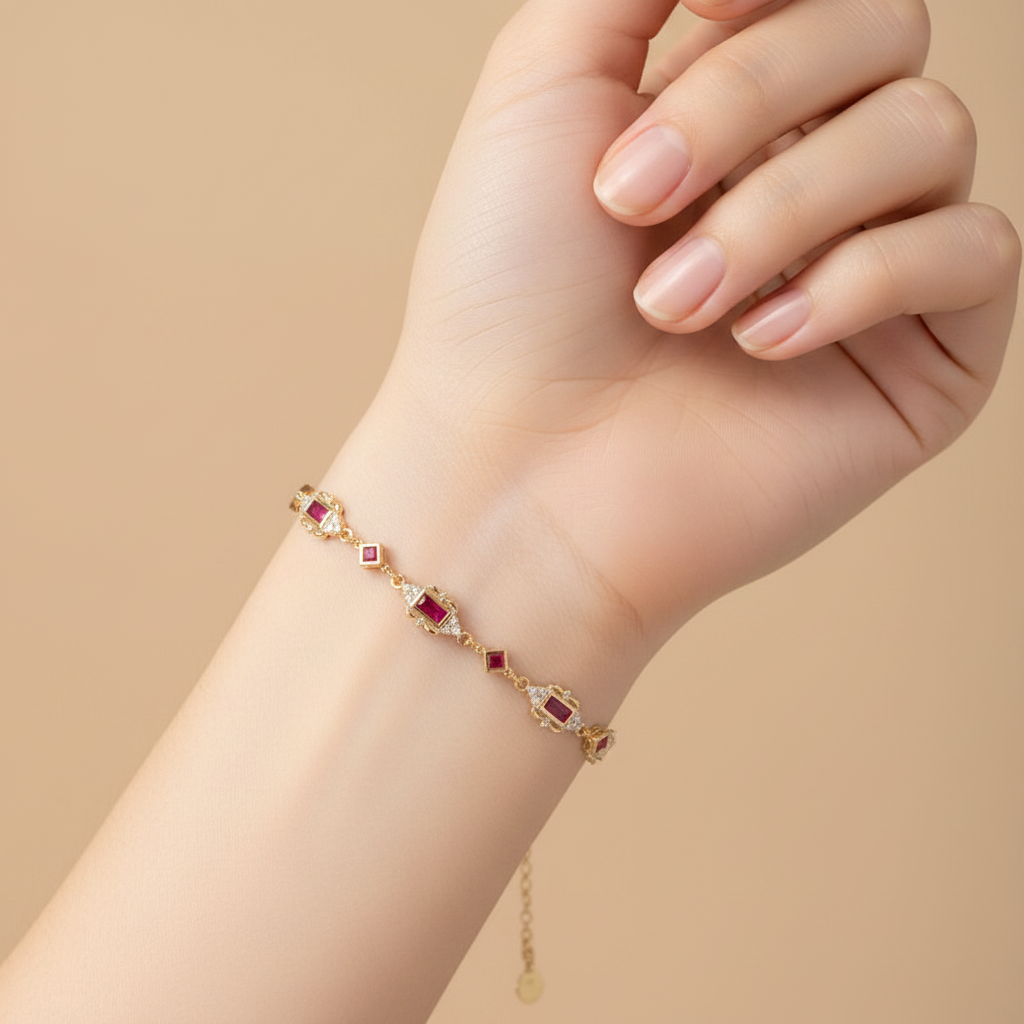 Bracelet rubis au poignet