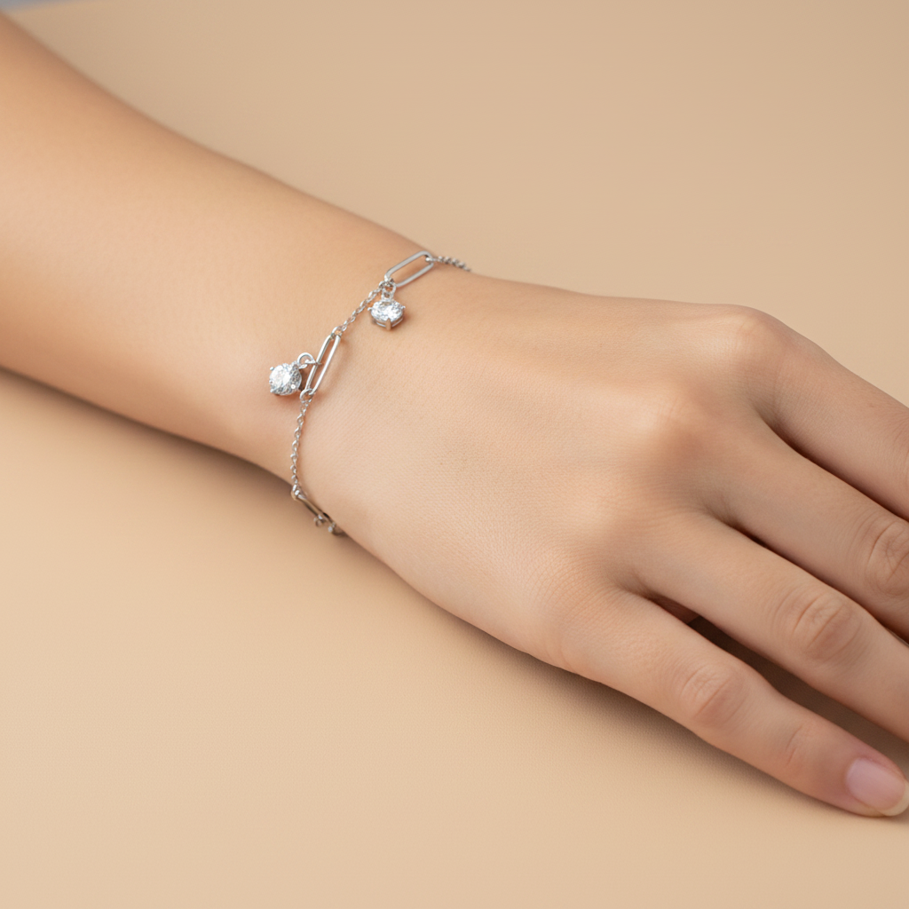 Bracelet zircon au poignet
