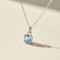 Collier Aigue-Marine fond naturel ivoire