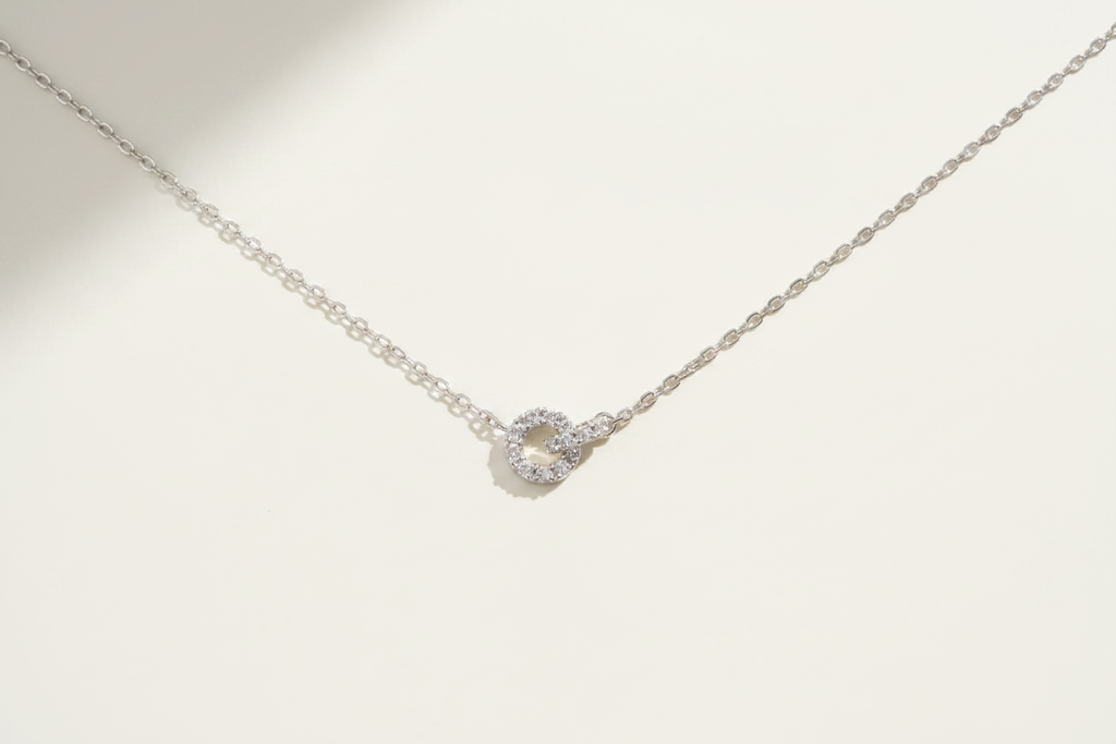 Collier argent cercle zircon en V