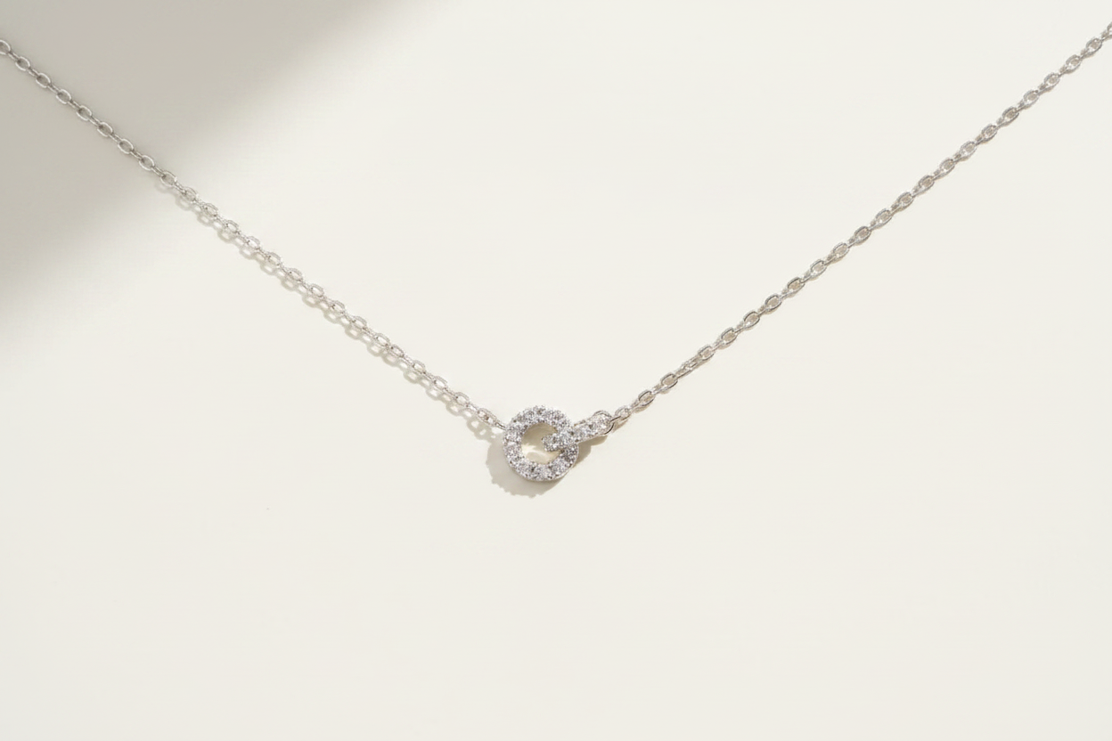 Collier argent cercle zircon en V