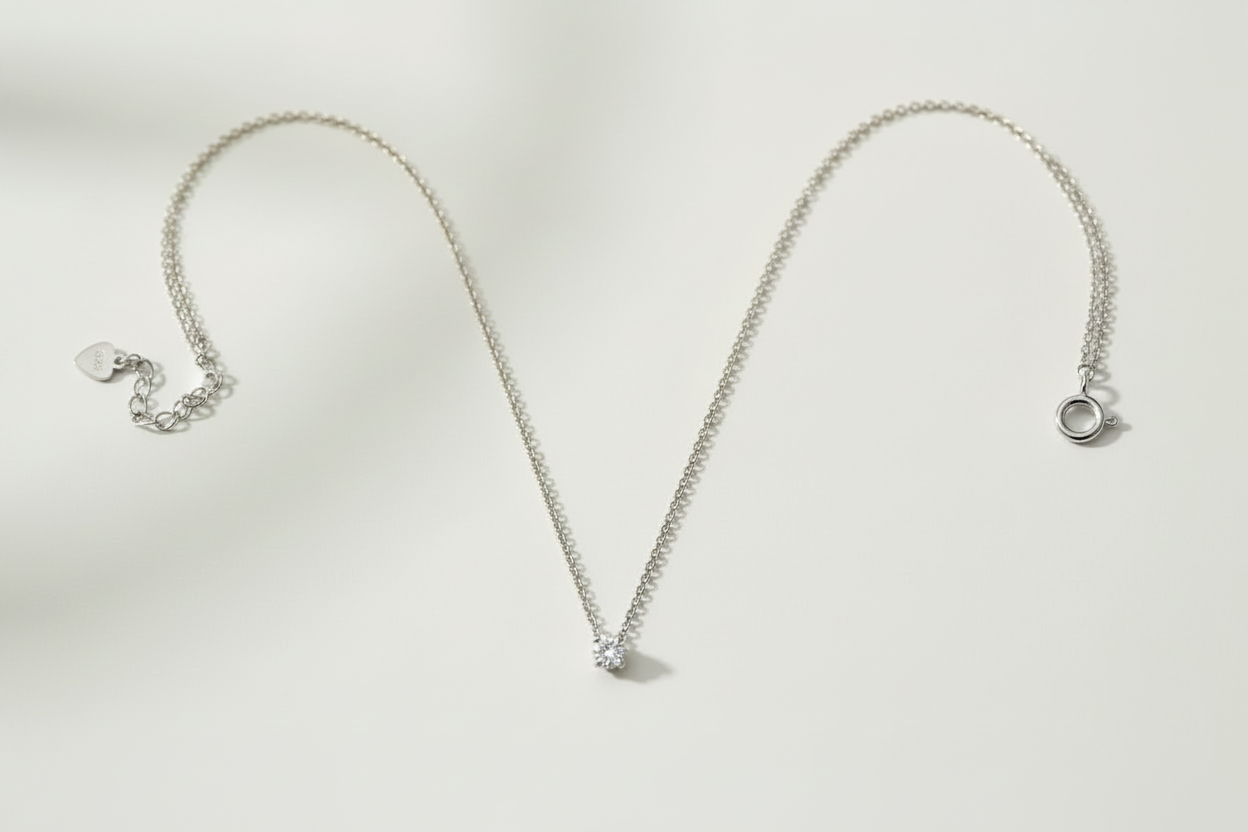 Collier argent diamant en V