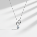 Collier argent flat lay