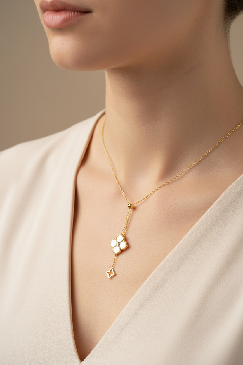 Collier fleur porté
