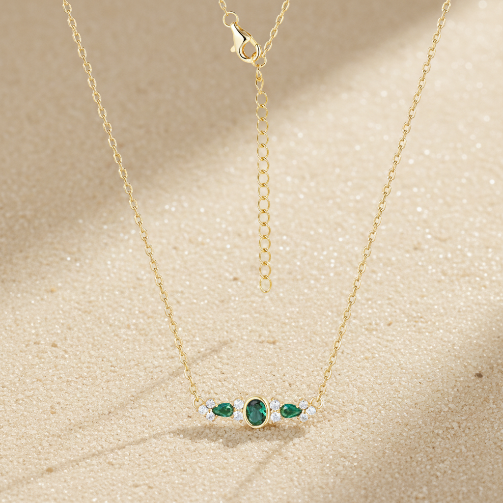 Collier émeraude fond