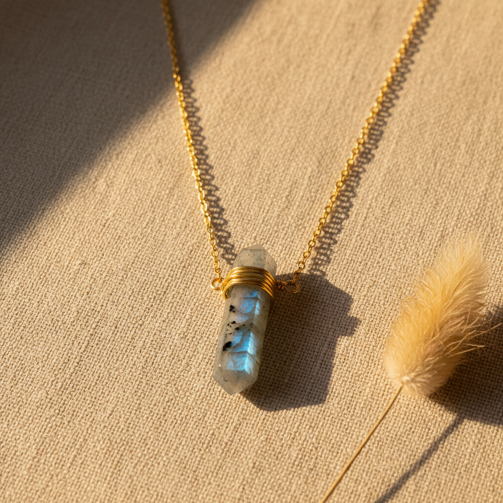 Labradorite nature